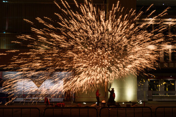 During the 2025 Spring Festival, the national-level traditional intangible cultural heritage performance "Iron Flower Performance" was held in Shilong Town, Dongguan, China.