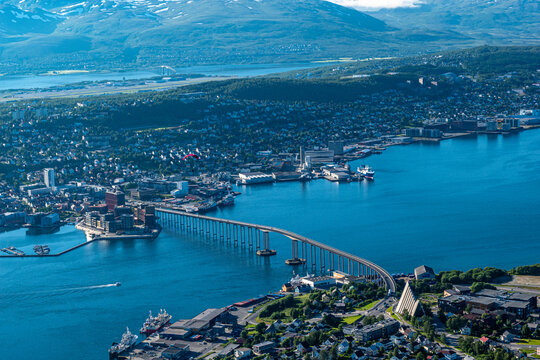 Tromso, la capitale del circolo polare artico, sull'isola di Troms&oslash;ya