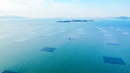 ドローン空撮による冬の瀬戸内海の牡蠣漁風景多島美（岡山県）/Oyster...