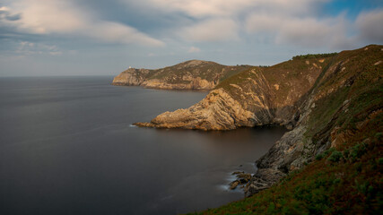 Punta de Roncadoira y faro, costa de Xove, Lugo, Galicia, España