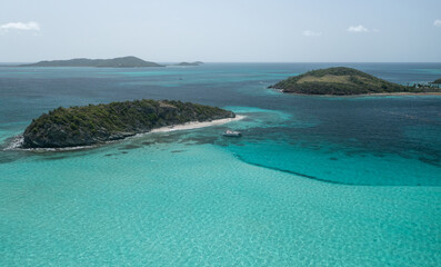 Obraz premium Croisière dans les Grenadines avec un catamaran 