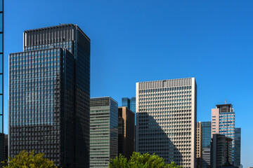 東京・丸の内のビル街	