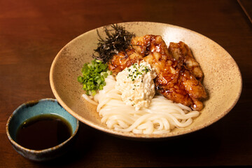 鶏肉の甘酢揚げ、タルタルソース、つけうどん