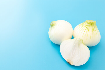 新玉ねぎ　水色背景