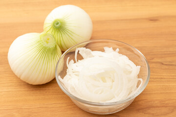 新玉ねぎ　木目背景