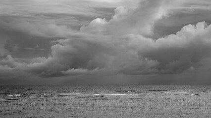 夏の奄美大島の空と海。