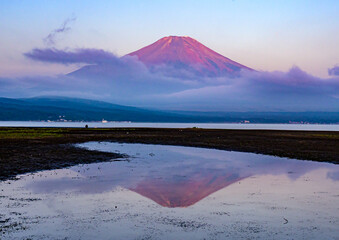 山中湖から赤富士