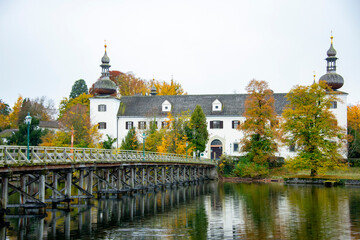 Fototapeta premium Bridge to Ort Castle - Austria