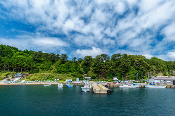 Obraz premium 【青森県深浦町：岩崎漁港・沢辺地区】ひなびた漁村の風景