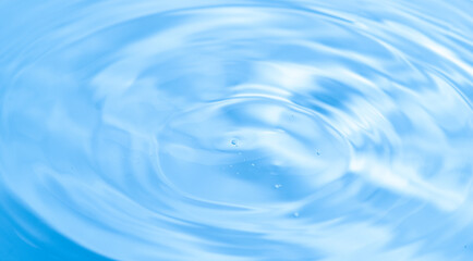 綺麗な水面の波紋