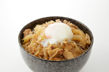 温泉卵乗せの麻婆春雨丼