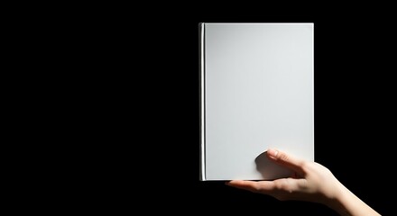 闇夜に浮かぶ、白い本の約束