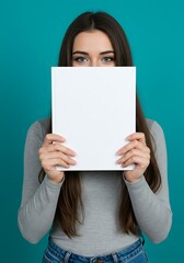 碧い背景、白い紙、見つめる瞳