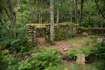 Hiking route in the Ribeira Sacra (Galicia, Spain) following the group of old Xabrega mills to the Sil canyon.