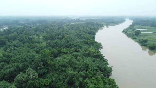 Heavy rains have caused flooding on both banks of the Damodar River in West Bengal.