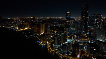 miami, noche, edificios, edificio, kuces, dron, mar, ciudad
Miami, night, buildings, building, Kuces, drone, sea, city