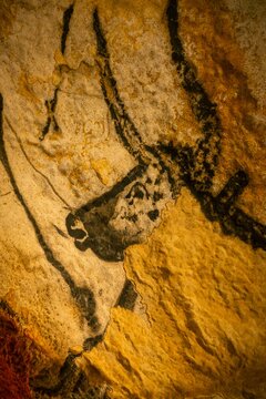 Peinture rupestre pr&eacute;historique dans la grotte de Lascaux