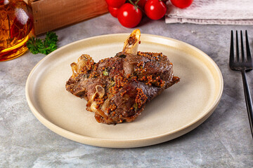 Baked lamb leg with spices