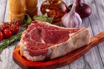 Raw beef thicl edge cut