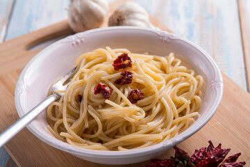 spaghetti garlic oil and hot chili pepper