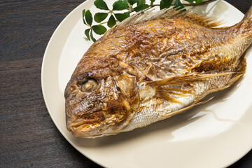 お祝い料理の定番 鯛の姿焼き