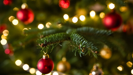 Obraz premium Christmas tree with red and gold ornaments
