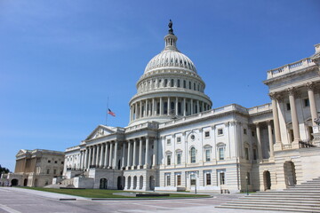Iconic US Monuments on Sunny Day