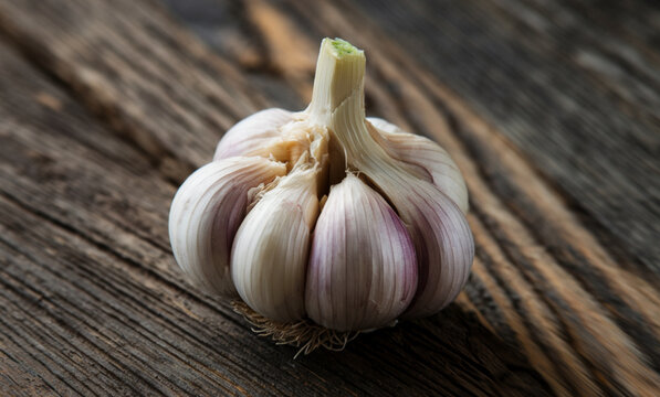 An extreme close-up of a garlic bulb on the table