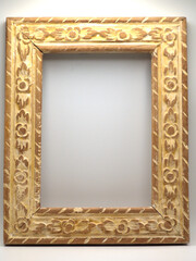 Cornice in legno decapata bianca
