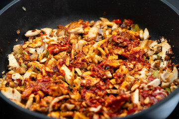 Pasta mit Chicken-Chilli-Sauce