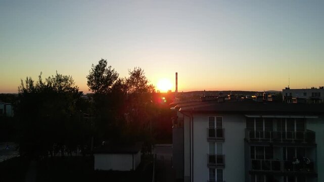 Kielce - Polska - niesamowity zach&oacute;d słońca nagrany dronem z centrum miasta