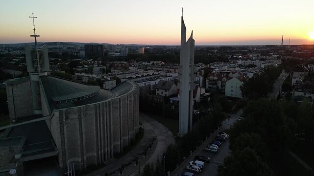 Kielce - Polska - niesamowity zach&oacute;d słońca nagrany dronem z centrum miasta