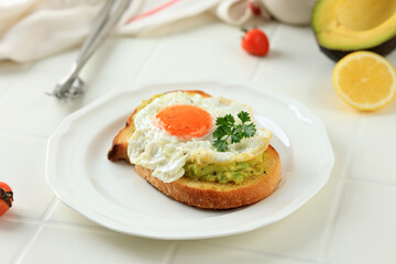 Avocado Egg Sandwiches for Healthy Breakfast.