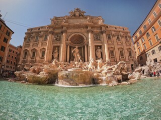 trevi fountain rome italy