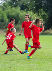 Obraz premium Young Boys In Football Team Celebrating.