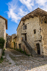 Visite de la Cité Médiévale de Pérouges en septembre 2025