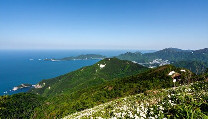 Fototapeta premium Panoramic mountain vista overlooking a coastline