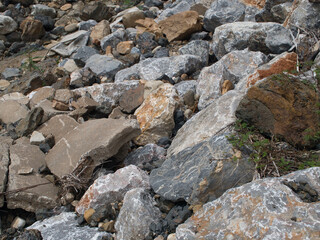 Gabion wall prevents the collapse of roads and rivers.