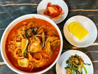 Korea noodle soup 