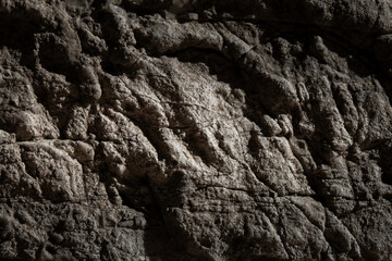 Textura de roca natural con relieve y sombras