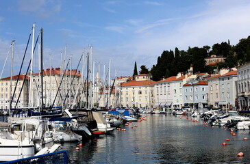 Boote vor der Alstadt von Piran