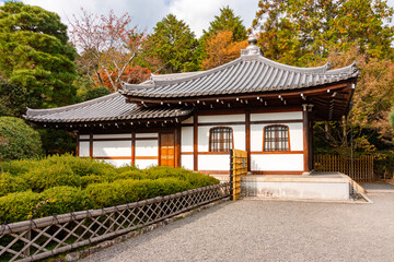 Obraz premium Ryoan-ji (Dragon at peace) temple and gardens in autumn, Kyoto, Japan