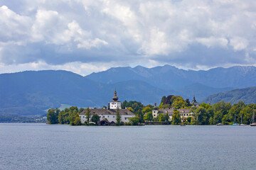 Fototapeta premium Schloss Ort castle in the Traunsee lake, Gmunden, Austria