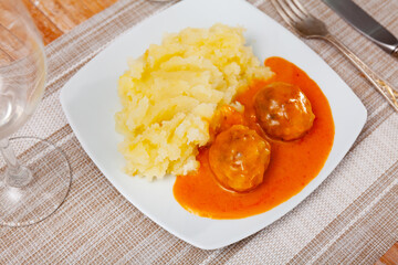 Nice tasty meatballs served with mashed potatoes and gravy on side
