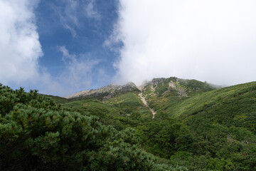 青空が美しい御嶽登山
