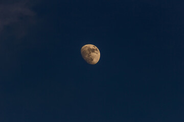 Obraz premium Full moon in the dark night sky with clouds. Natural background.