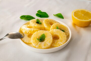 pinapple with letus
