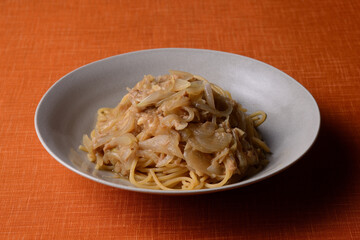 玉ねぎとツナの和風パスタ
