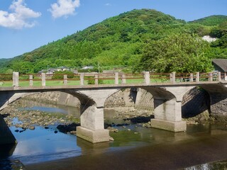 Fototapeta premium 山間の田舎の風景