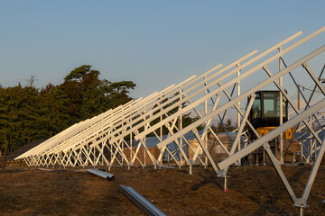 日本の太陽光野立発電所工事現場
